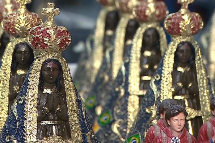 Festa de Nossa Senhora Aparecida em outubro move produção de artigos religiosos no Vale do Paraíba
