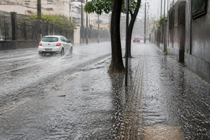 Granizo surpreende Irati com pedras incomuns; região segue sob alerta