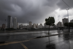 União da Vitória tem chuva o dia todo nesta segunda; rio ainda abaixo do alerta