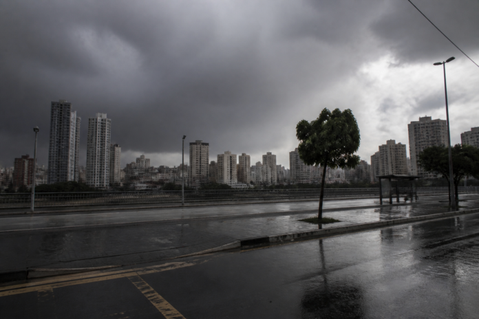União da Vitória tem chuva o dia todo nesta segunda; rio ainda abaixo do alerta