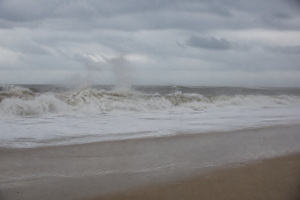 Marinha alerta para ventos de até 65 km/h no litoral do Paraná até quarta
