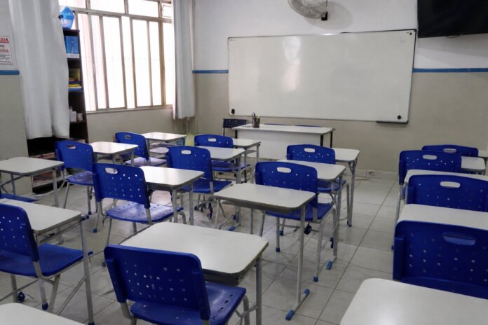 Paranaguá abre inscrições para cursos gratuitos de maquiagem, velas e design de sobrancelhas