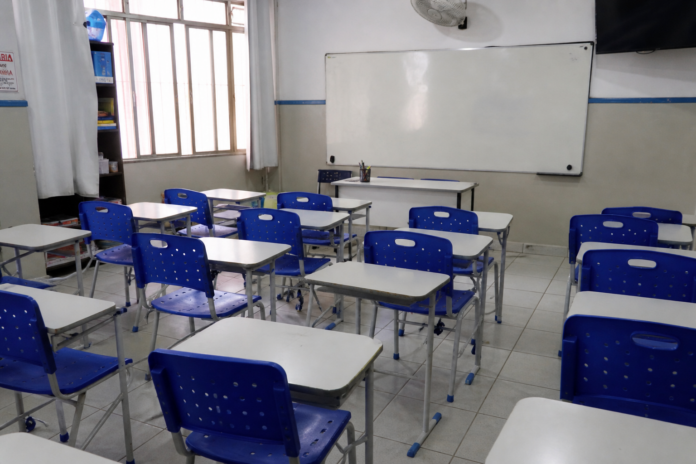 Paranaguá abre inscrições para cursos gratuitos de maquiagem, velas e design de sobrancelhas