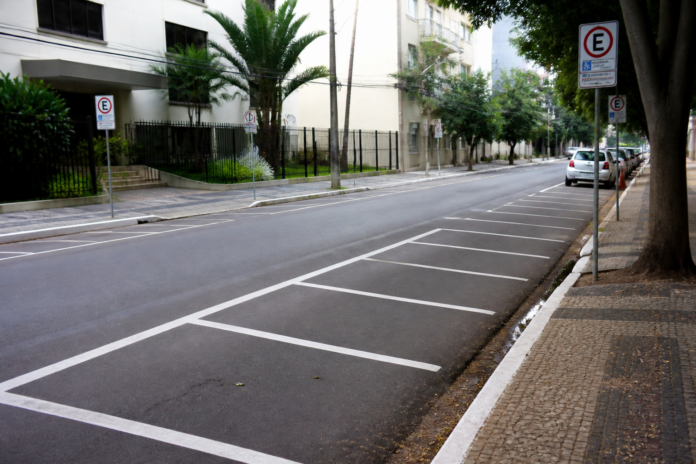 Cascavel muda regras do estacionamento regulado; motorista tem prazo para pagar aviso