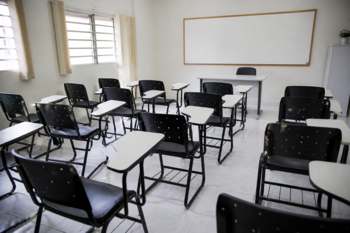 Paranaguá abre vagas em cursos gratuitos de maquiagem, velas e designer de sobrancelhas