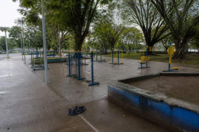 Paranavaí oferece aulas gratuitas de alongamento nas praças pela manhã