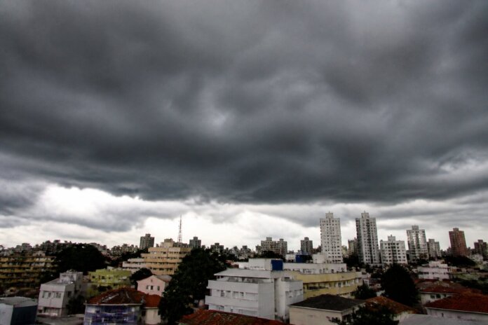 Paraná começa setembro com tempestades e ventos de até 60 km/h