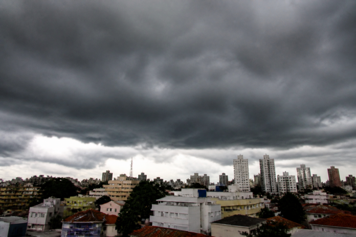 Paraná começa setembro com tempestades e ventos de até 60 km/h