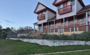 Idoso de 80 anos é encontrado morto e queimado na Casa Rosa em Almirante Tamandaré