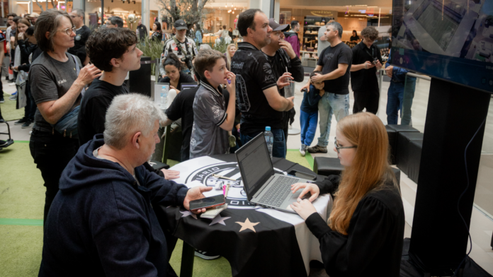 Operário leva mais de 3 mil torcedores a evento em dois shoppings