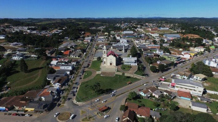 Paraná abre 130 vagas em concurso com salários até R$ 12,1 mil