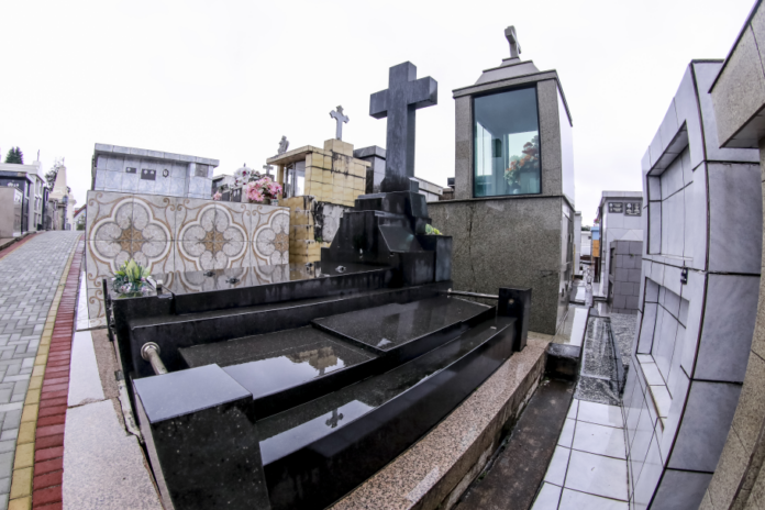 Cemitérios de Araucária têm prazos para obras e limpeza antes de Finados