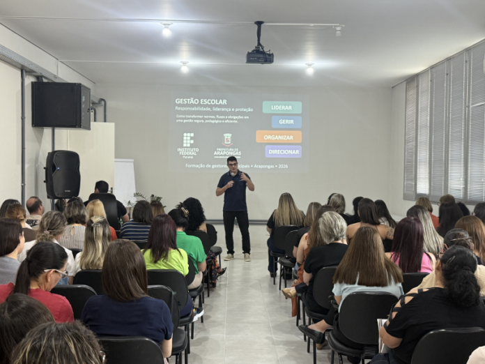 Arapongas capacita diretores em gestão escolar; encontros seguem até final de setembro