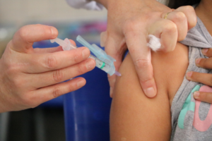 Campanha de vacinação em Pinhais reforça proteção contra sarampo até 1º de setembro