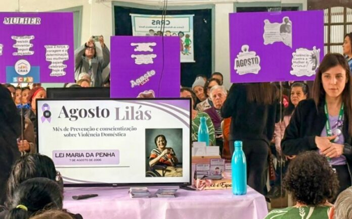 Manhã Lilás leva orientação sobre violência contra a mulher em Paranaguá