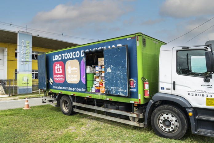 Coleta de lixo tóxico, câmbio verde e consultório: veja onde Curitiba atende terça-feira