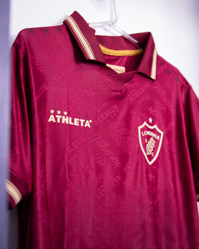 Londrina estreia camisa vermelha com referências aos 70 anos do clube