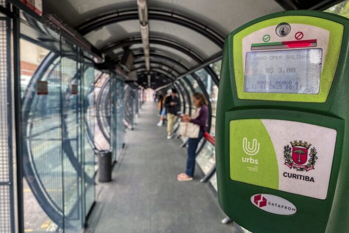 Campo Largo abre inscrição para auxílio-transporte de universitários em Curitiba