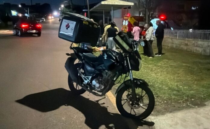 Motociclista sofre corte no rosto após ser atingido por caminhonete em Curitiba