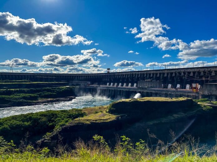 Universidade Federal abre 6 vagas para professor em Foz do Iguaçu