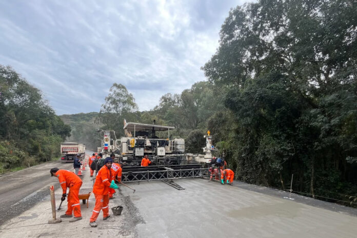 Rodovia do Paraná opera em sistema pare-e-siga por tempo indeterminado
