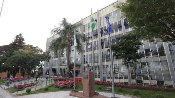 Prefeitura de Ponta Grossa abre concurso com salários até R$ 14,7 mil