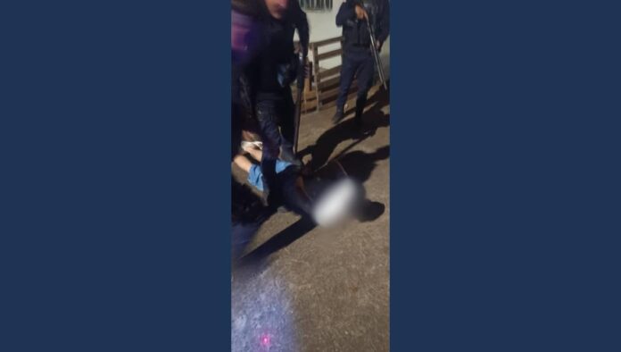 Homem é preso após ameaçar motorista e quebrar vidros de ônibus em Apucarana