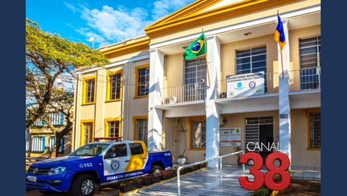 Guarda Municipal de Arapongas faz 27 multas por uso irregular de vagas e prende suspeito de violência doméstica