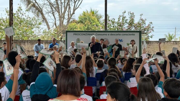 Proconzinho leva aulas de consumo consciente às escolas de Campo Mourão