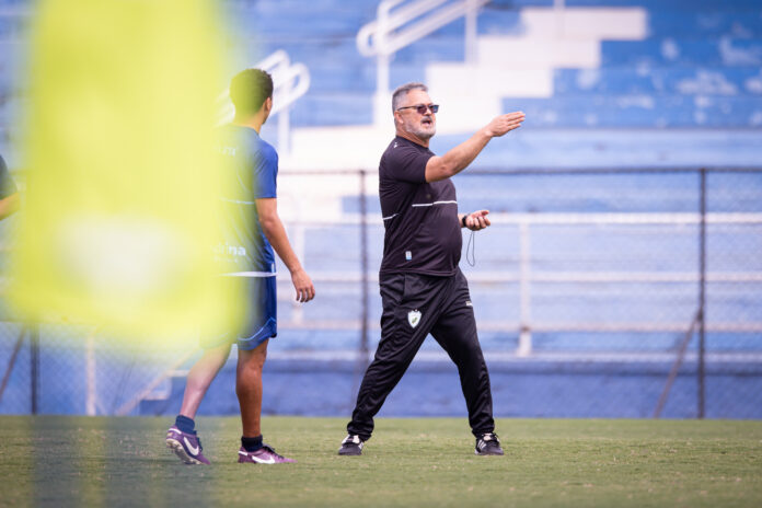 Londrina perde para o Ceará e amarga oito jogos sem vencer na Série B