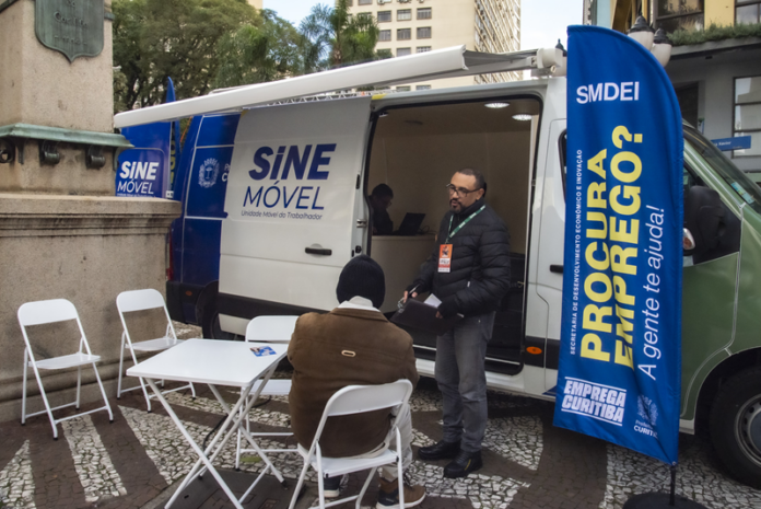 Serviços itinerantes e feiras funcionam nesta quarta em Curitiba