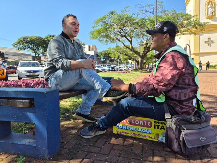 Último engraxate de Apucarana trabalha há 31 anos nas ruas do centro