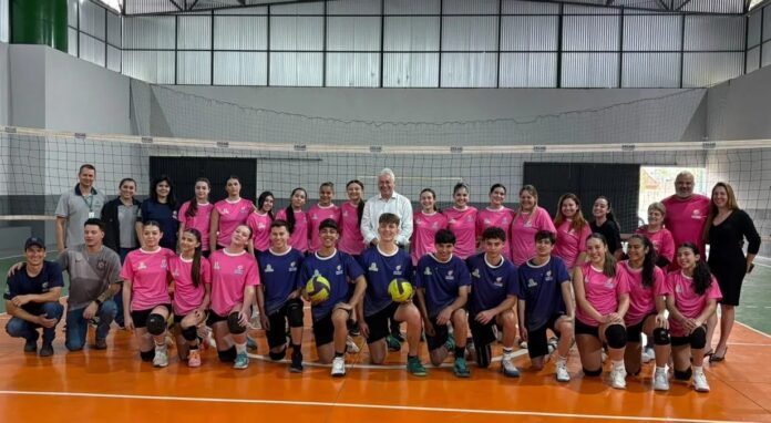 Campo Mourão recebe novos equipamentos para voleibol