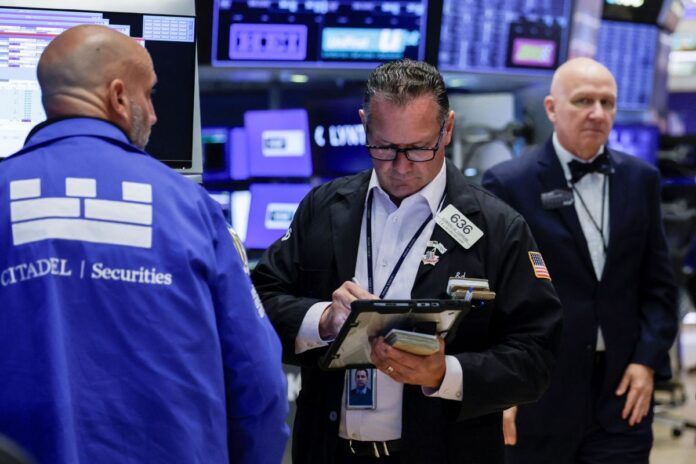 Bolsa de Nova York cai com dívida dos EUA acima de US$ 40 trilhões