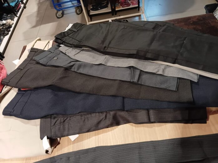 Bazar Refúgio recebe doação com centenas de roupas novas; confira o horário