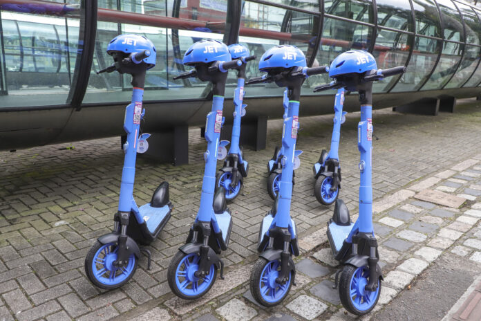 Curitiba expande aluguel de patinetes elétricos para 13 bairros novos