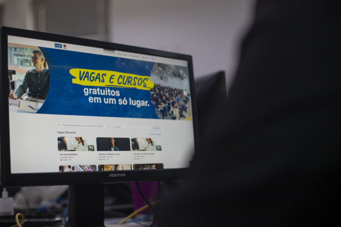 Emprega Curitiba tem 10 vagas abertas