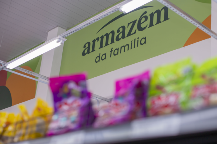 Armazéns da Família oferecem frango, pão e lava-roupas com desconto até sábado