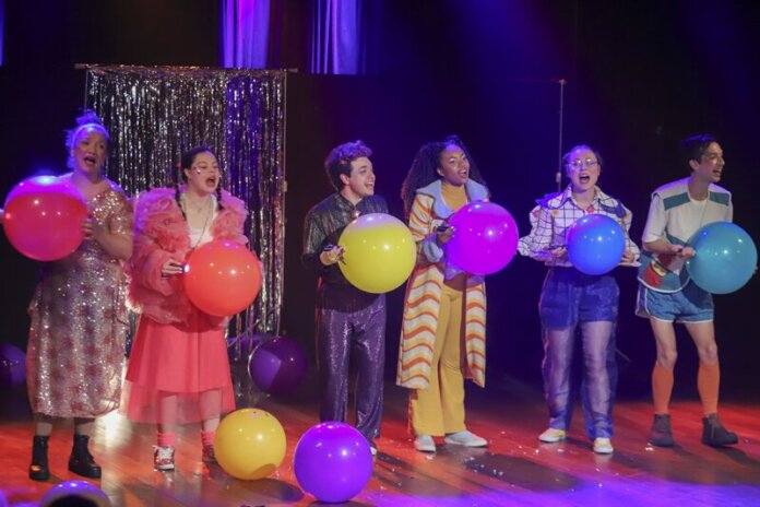 Peça teatral sobre diversidade e relações étnico-raciais estreia no Portão Cultural