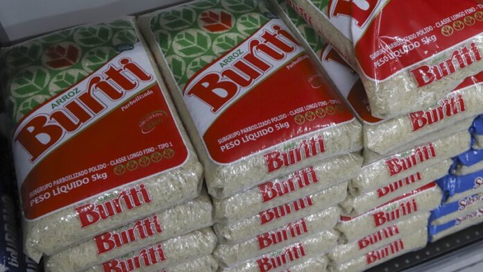 Armazéns da Família oferece arroz, tilápia e óleo com desconto até sábado em Curitiba
