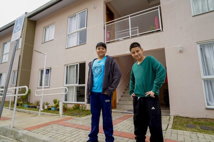 22 alunos de Curitiba melhoram desempenho após mudar para casas seguras