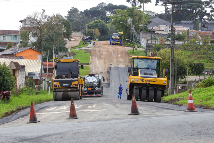 Barreirinha ganha asfalto novo em 3 ruas, Curitiba já recuperou 330 km desde 2025