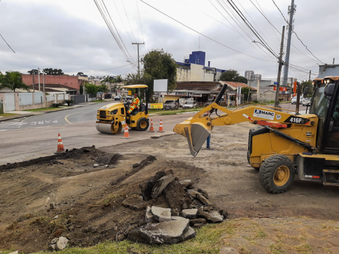 Curitiba recupera 1,5 km de asfalto na Rua Dom Orione, obra termina em setembro