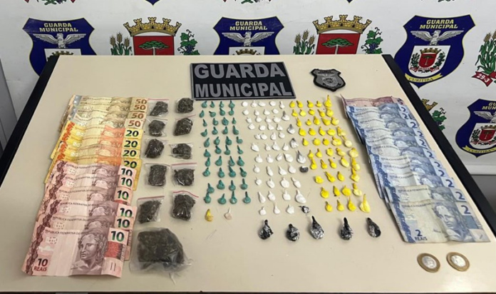 Guarda Municipal prende suspeito e apreende 155 porções de drogas no Caximba
