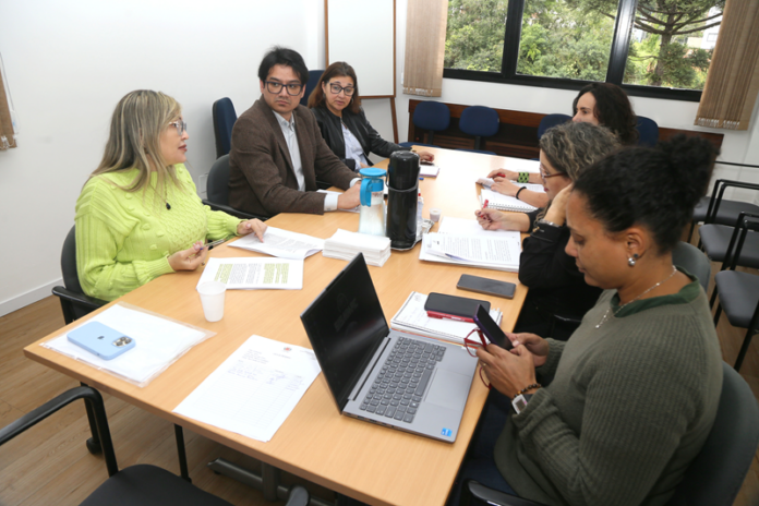 Curitiba amplia auxílio-refeição para professores a partir de março de 2027
