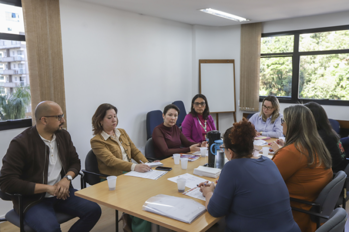 Curitiba lança programa permanente de proteção a profissionais de saúde
