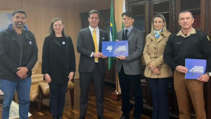 Guarda Municipal de Curitiba lança livro dos 40 anos com registros históricos