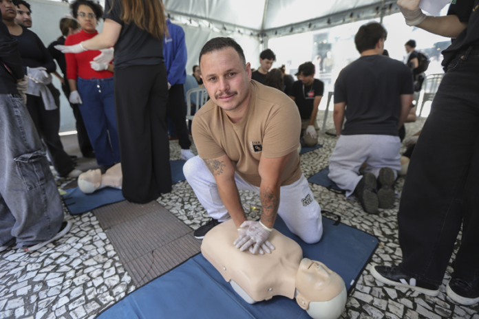 Curitiba ensina reanimação cardiopulmonar no Dia Mundial do Coração