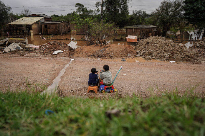 Brasil usa tecnologia de 20 anos para benefícios sociais, modernização é urgente