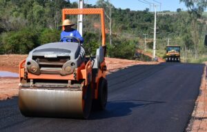 Estrada 215 em Umuarama está 70% pronta, asfalto chega a Serra dos Dourados